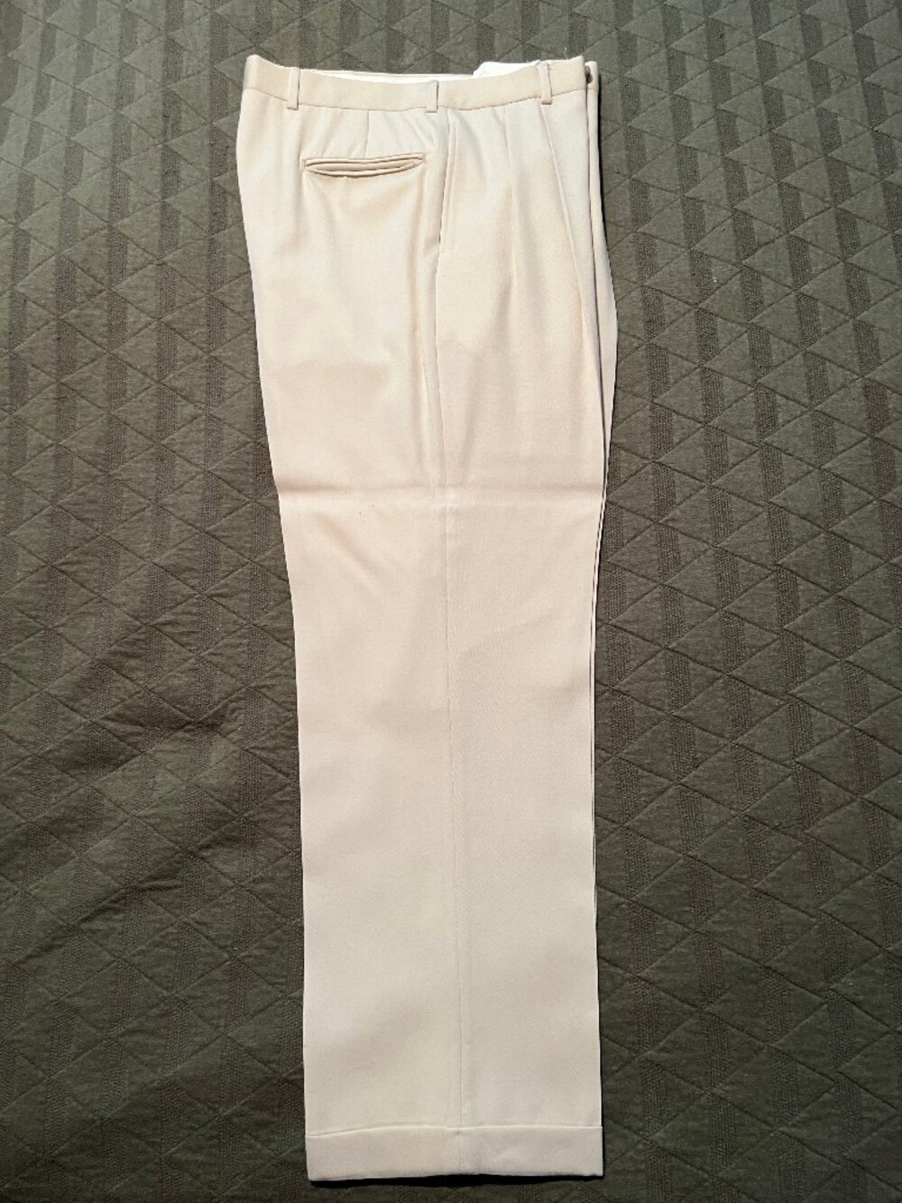 ALL WOOL GABARDINE PLEATED SLACKS WITH CUFFS BY JOSEPH BANKS IN CREAM